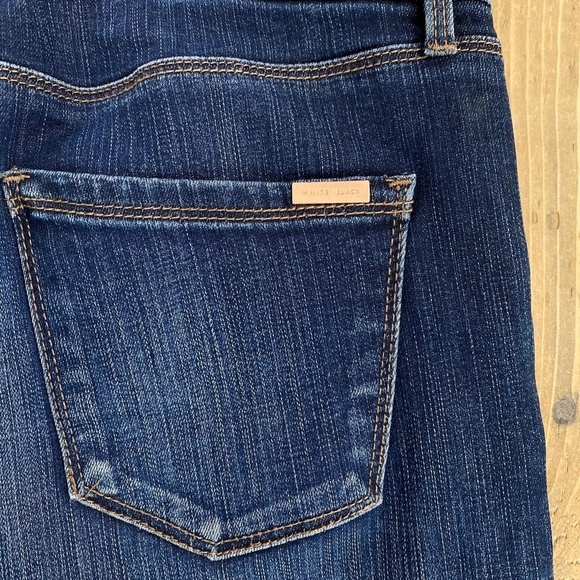White House Black Market Jeans with Gold trim Skinny Sz 2 - Picture 3 of 8